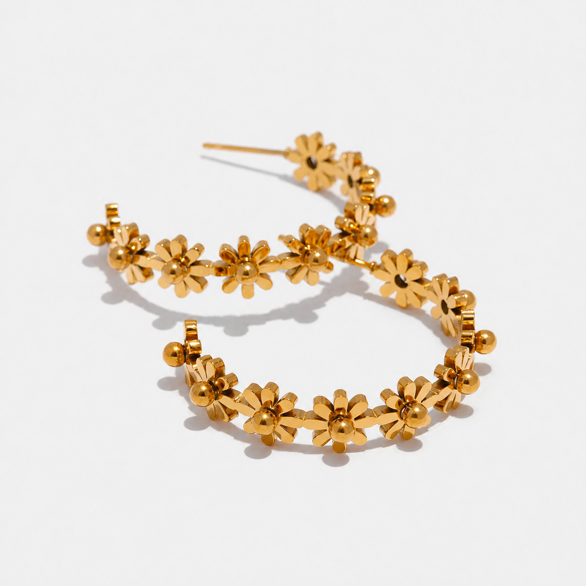 Floral Wreath Hoop Earrings — Gold — Vessaly