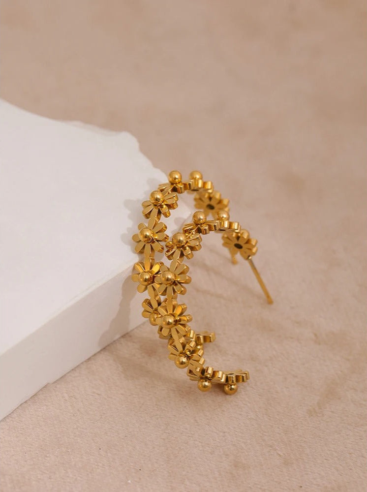 Feminine floral hoop earrings pair – Vessaly