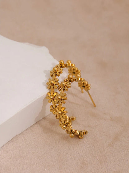 Feminine floral hoop earrings pair – Vessaly