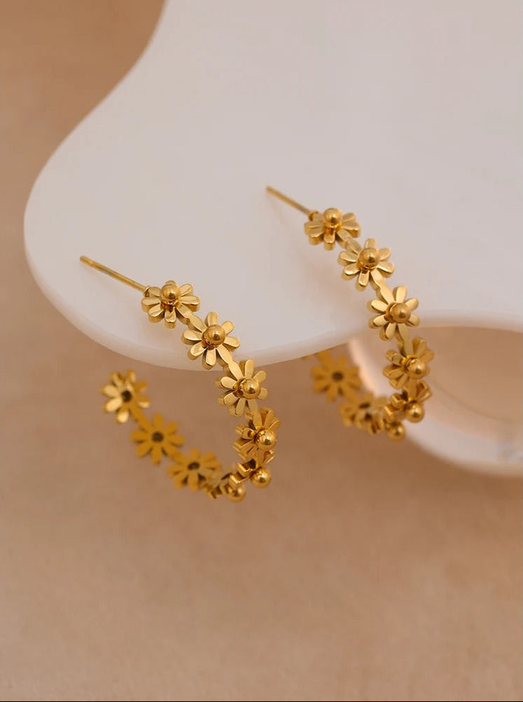 Gold floral wreath hoops side view – Vessaly