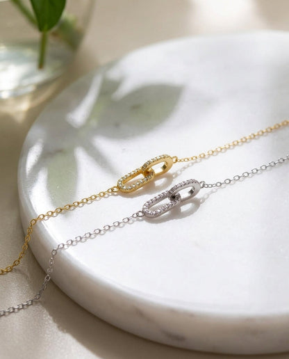 Minimalist geometric necklace in gold – Vessaly