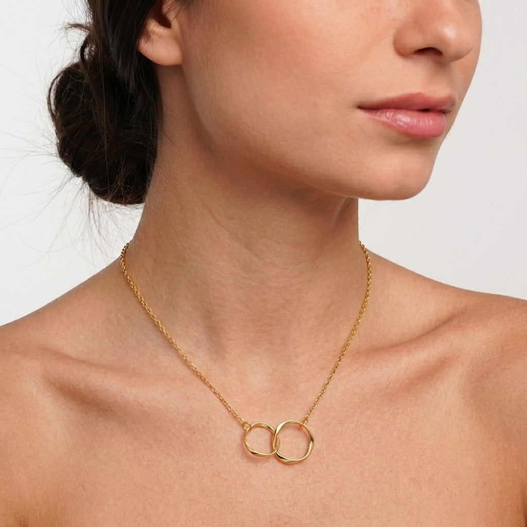 Symbolic interlocked circles necklace – Vessaly