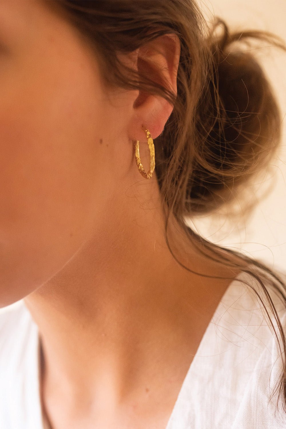 Everyday gold hoop earrings pair – Vessaly