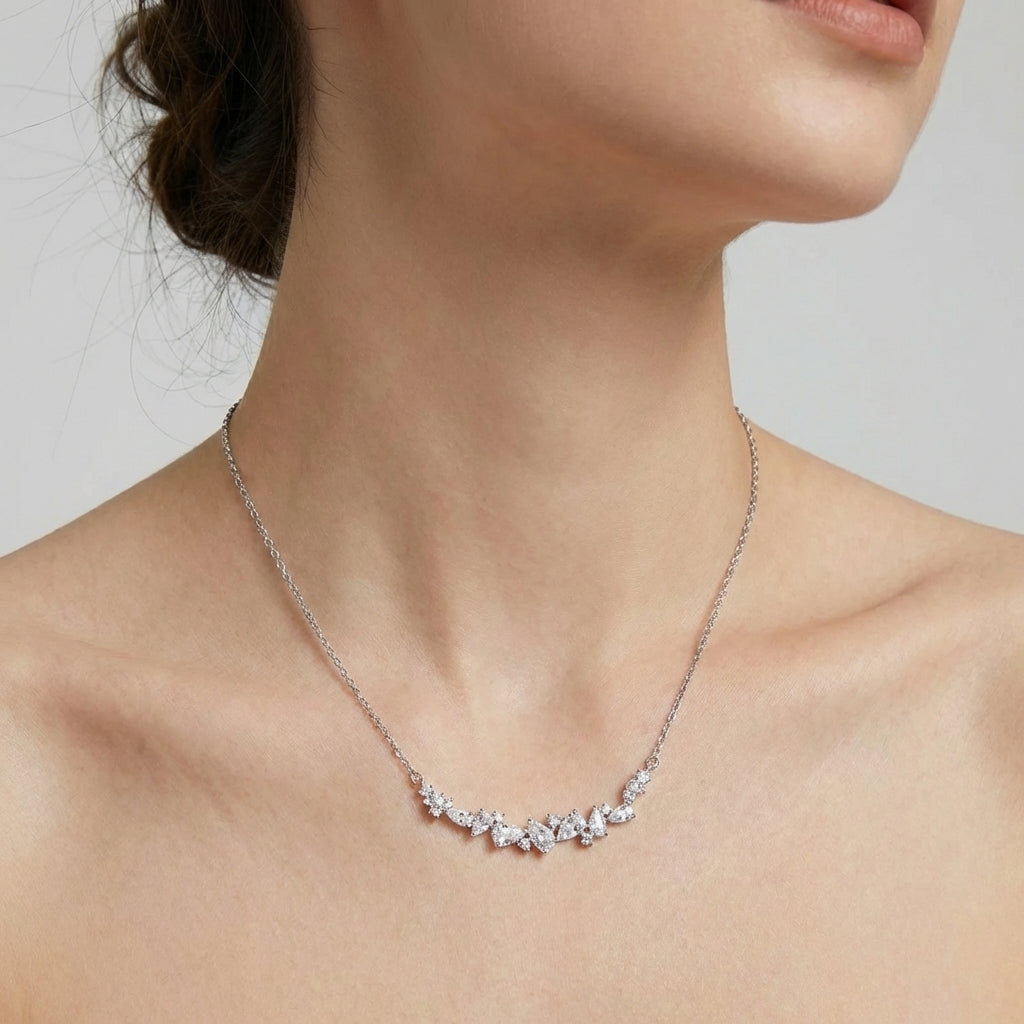 Wisteria flower necklace in gold finish – Vessaly