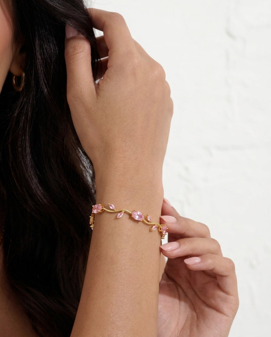 Flower bracelet worn on the wrist – Vessaly