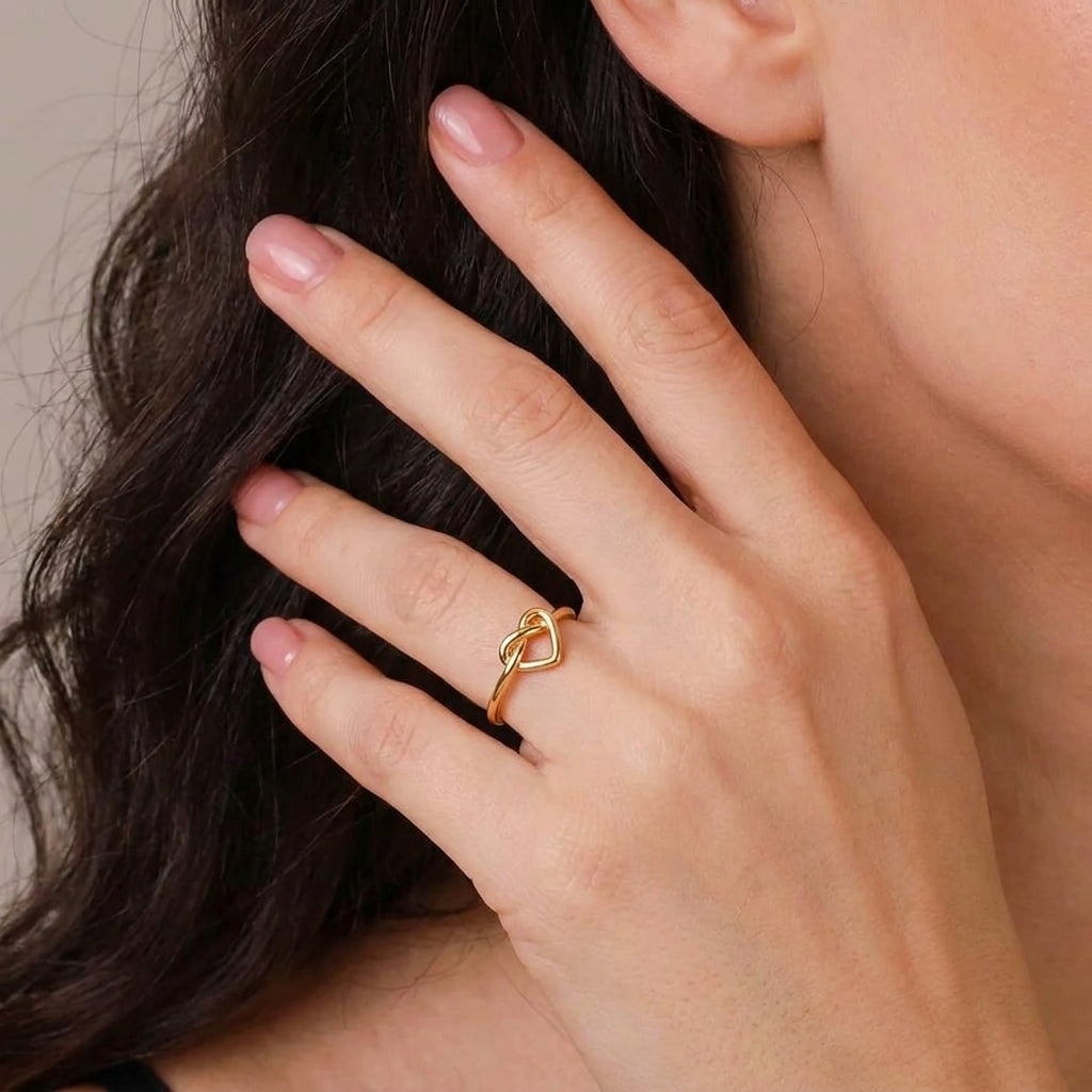 Delicate love knot ring detail – Vessaly