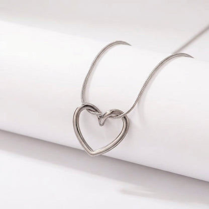 Open heart pendant on neutral background – Vessaly