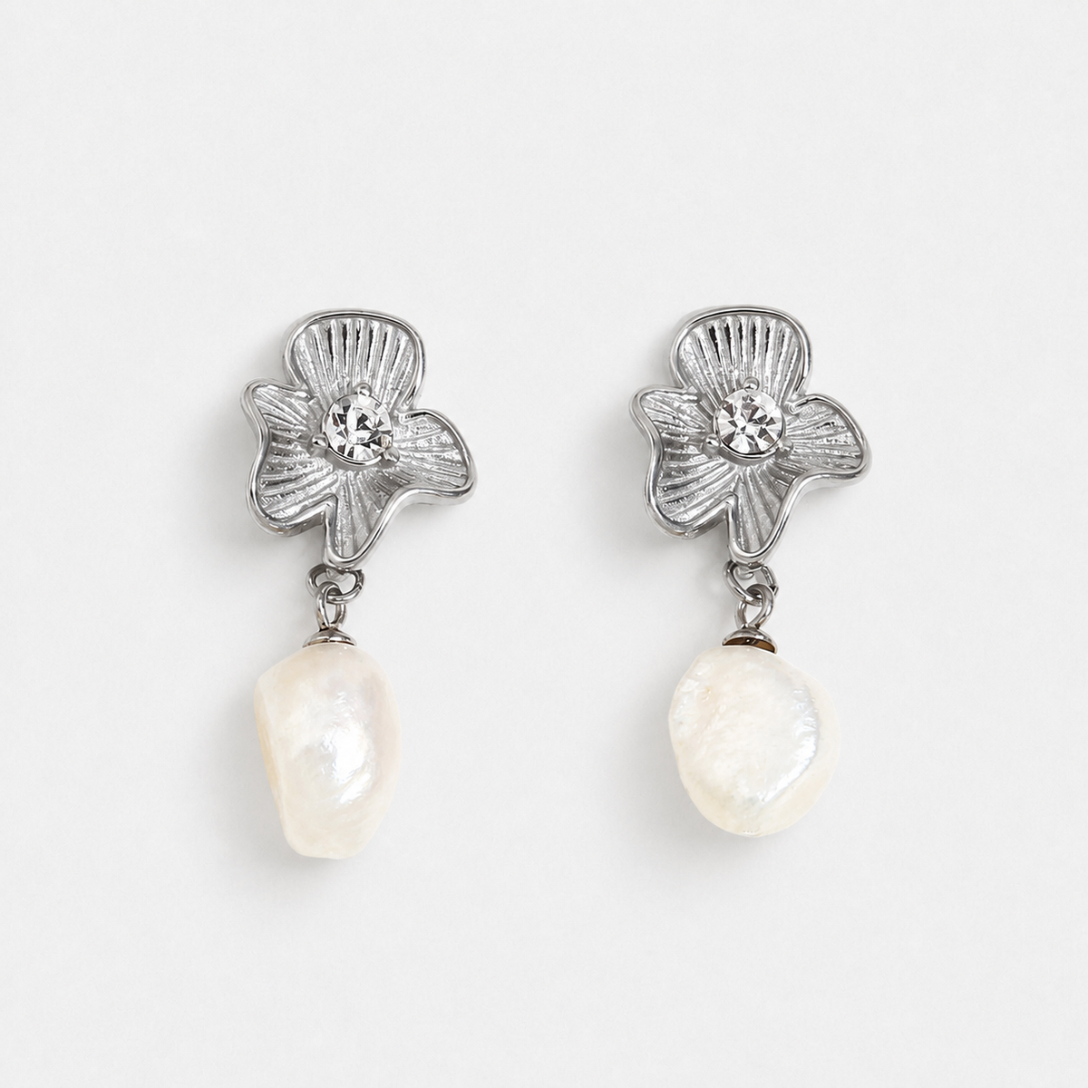 Magnolia Crystal and Pearl Drop Earrings — Silver — Vessaly