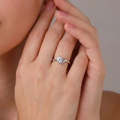 Adjustable silver zirconia ring, refined feminine design