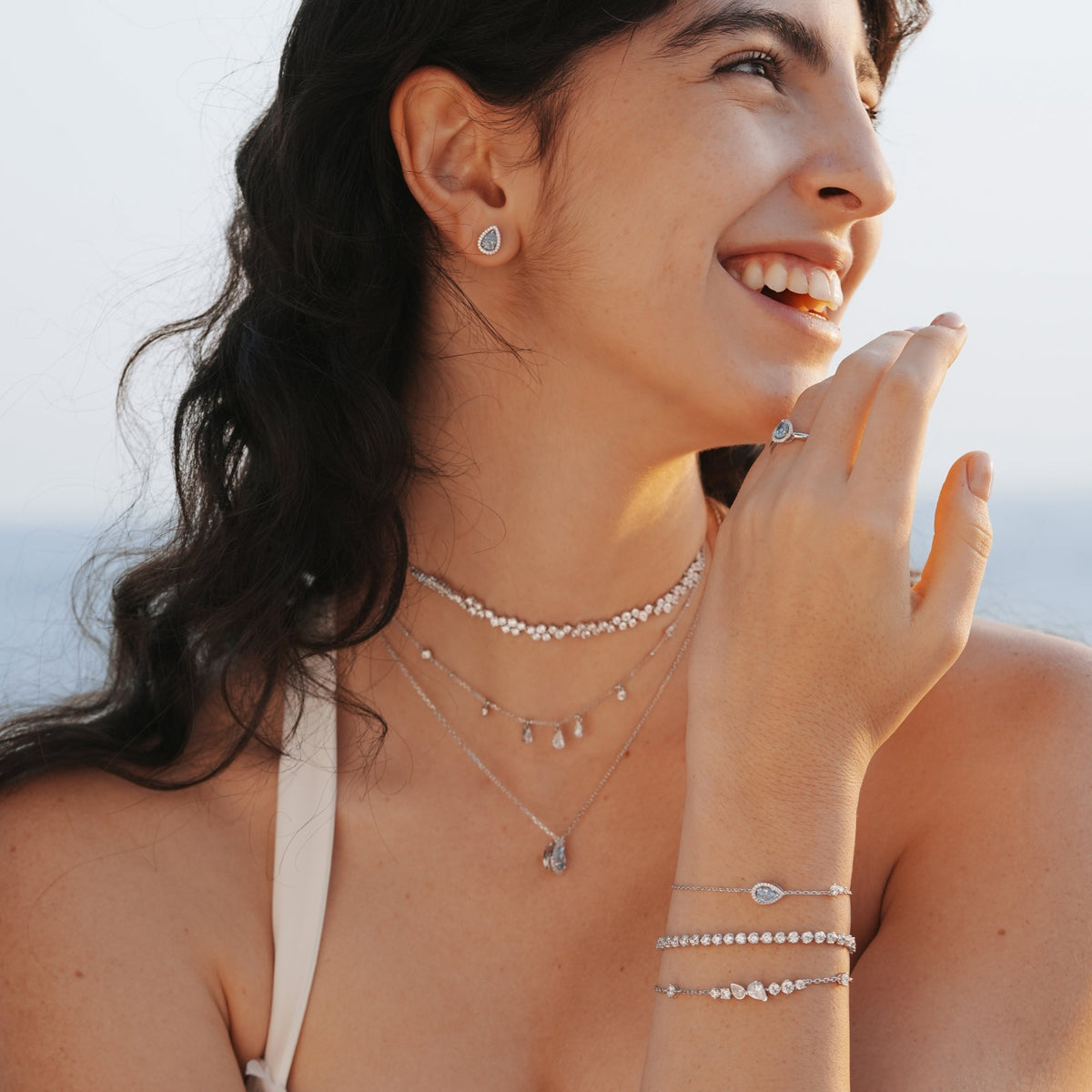 Close-up of aquamarine pendant in sterling silver – Vessaly