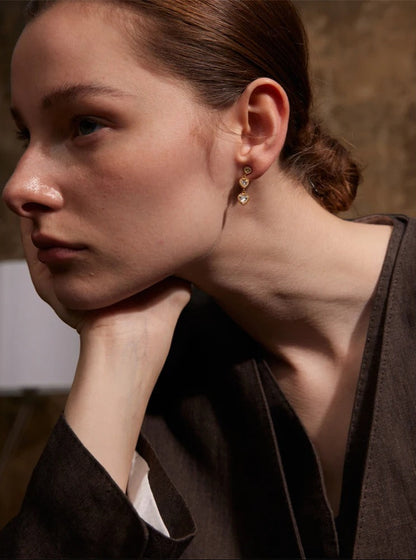 Three-heart gold drop earrings – close-up detail