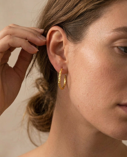 Textured medium gold hoops detail – Vessaly