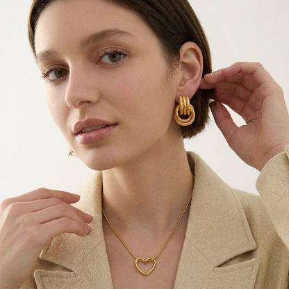 Knot stud earrings worn on the ear – Vessaly