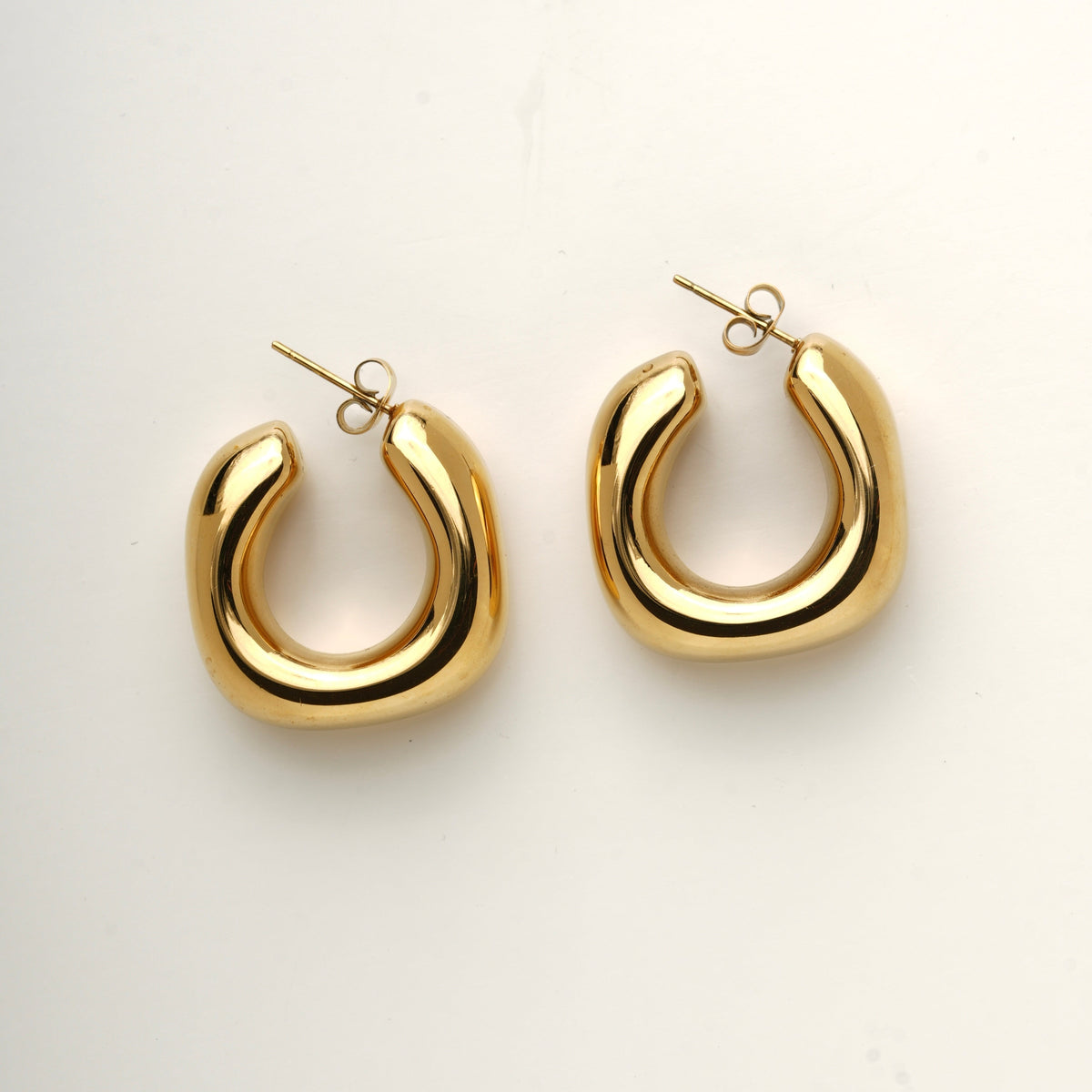 Chunky square hoops side view – Vessaly