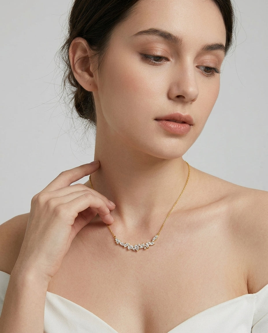 Floral wisteria necklace, romantic design – Vessaly