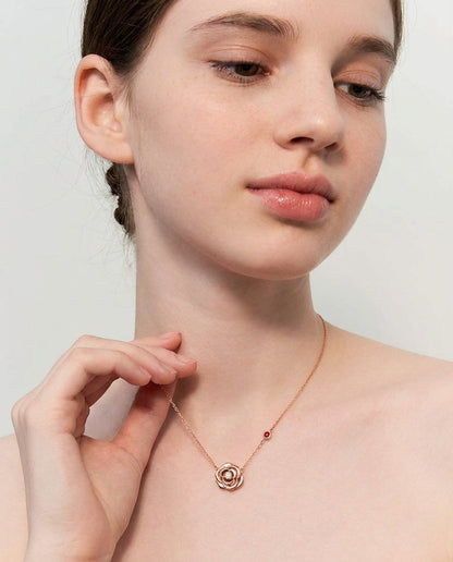 Rose gold flower pendant necklace on chain – Vessaly