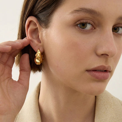 Molten gold stud earrings pair – Vessaly