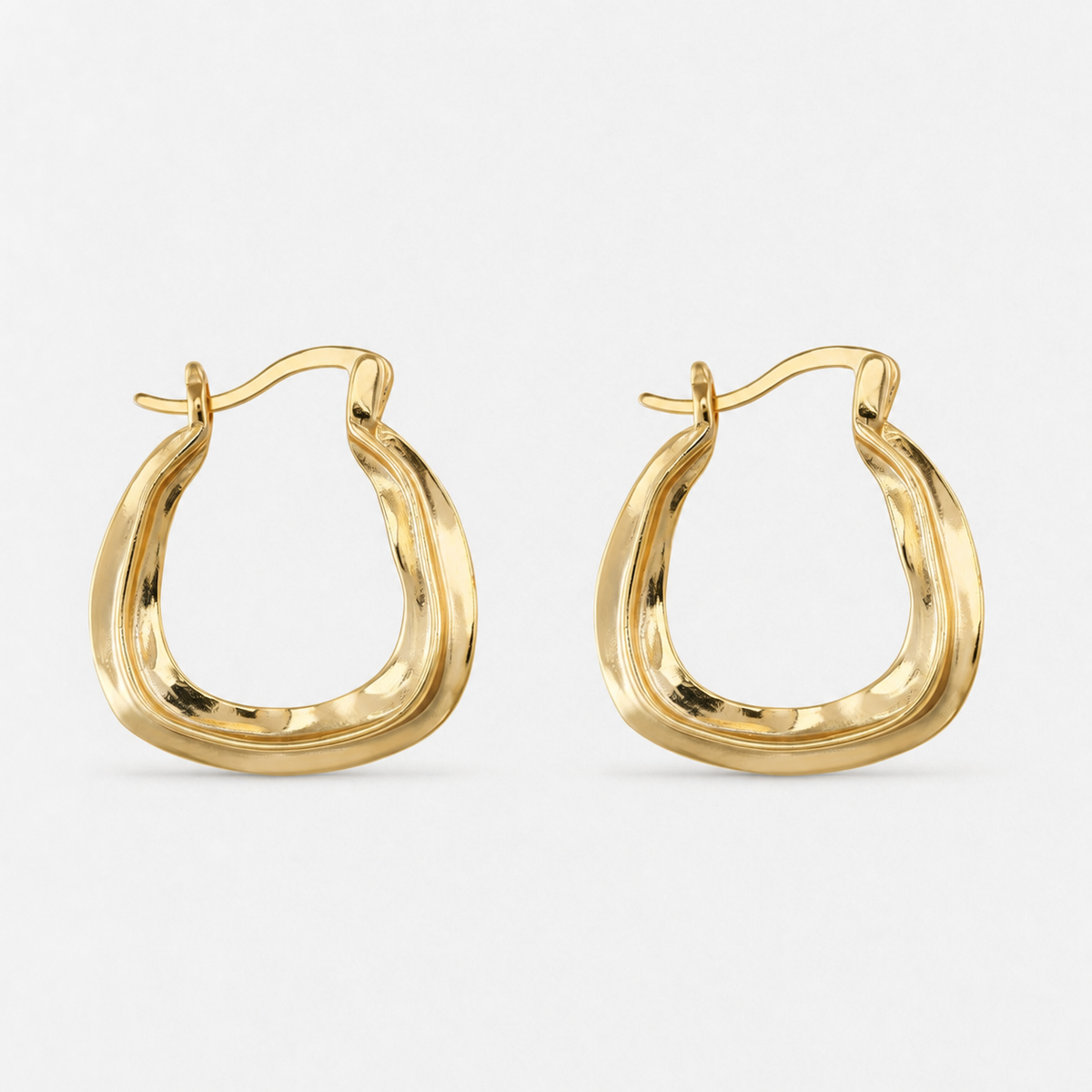 Chunky 14K Gold-Plated Oval Hoop Earrings — Gold — Vessaly