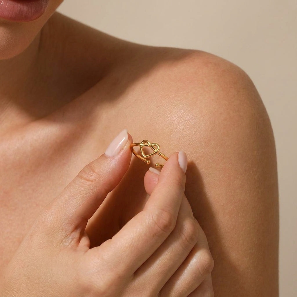 Love knot ring worn on the finger – Vessaly
