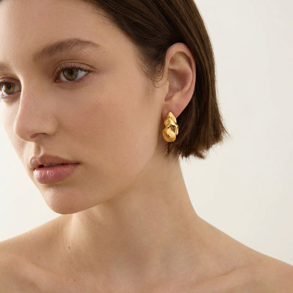 Sculptural gold studs worn on the ear – Vessaly