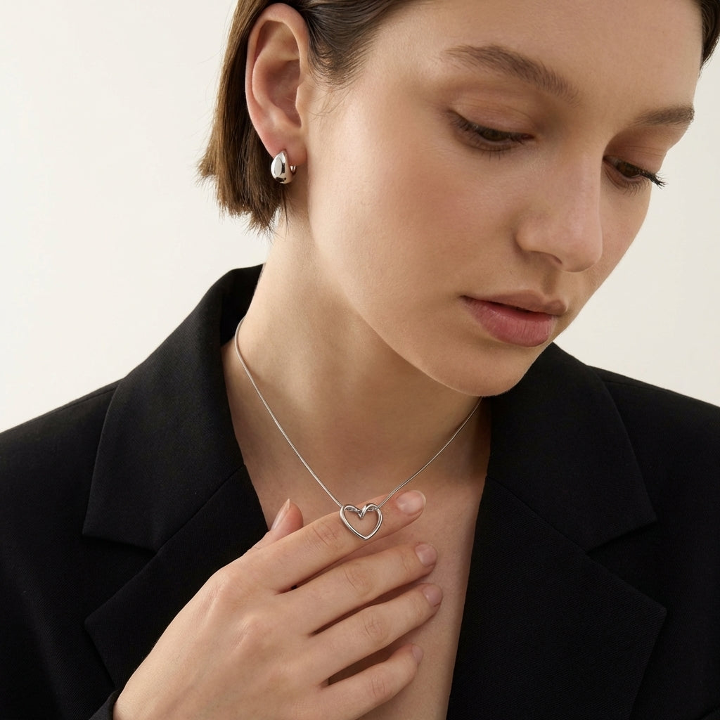 Heart pendant necklace side angle – Vessaly