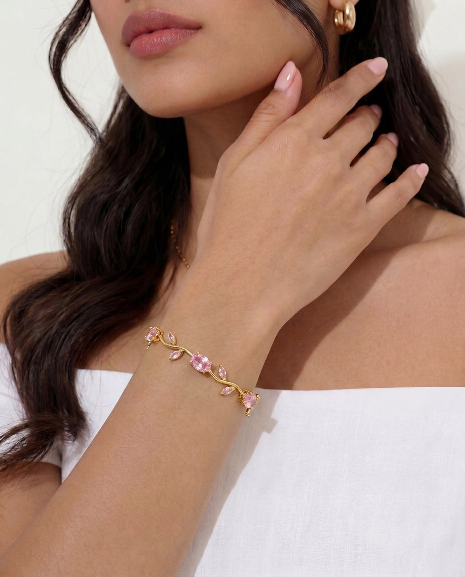 Floral bracelet close-up bloom detail – Vessaly