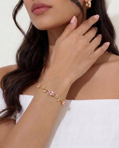 Floral bracelet close-up bloom detail – Vessaly