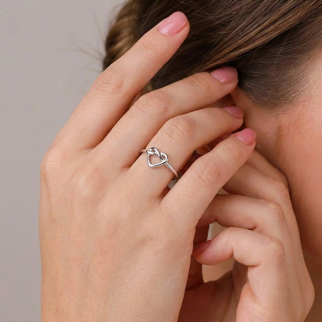 Rose gold love knot adjustable ring – Vessaly