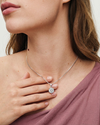 Sterling silver necklace with moissanite stone – Vessaly