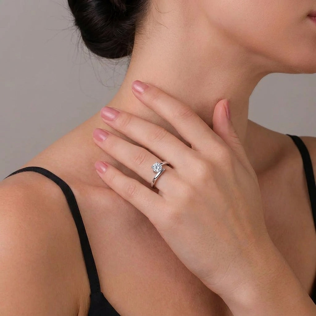 Adjustable silver zirconia ring gift boxed – Vessaly
