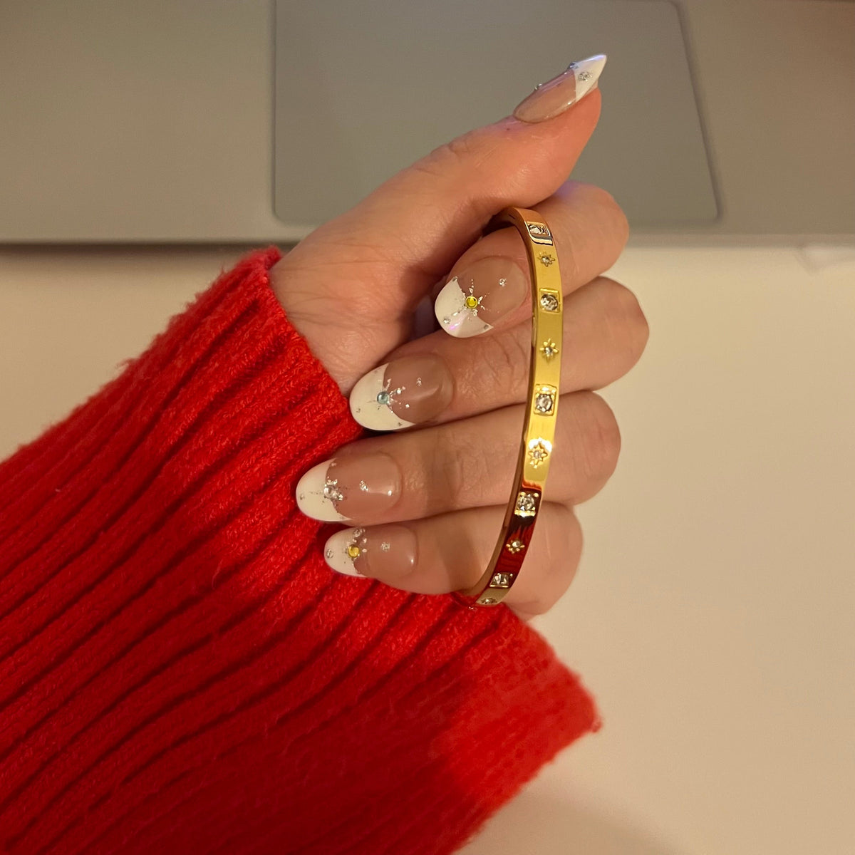 Polished gold bangle side view – Vessaly