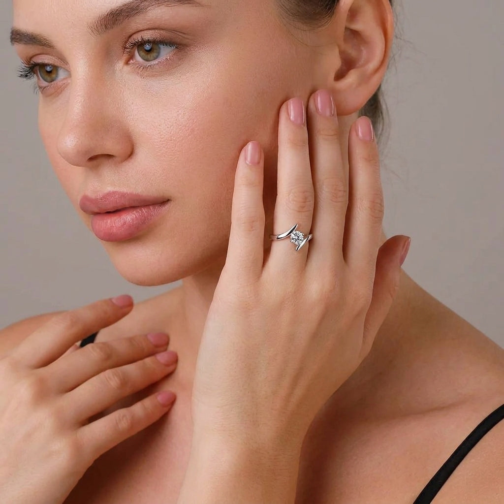 Sterling silver ring worn on the finger – Vessaly