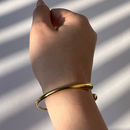 Minimalist gold cuff bracelet stacked – Vessaly