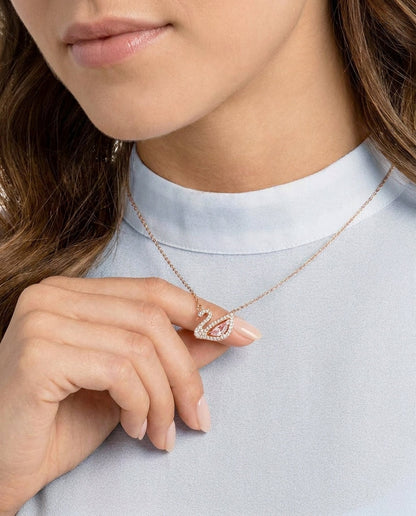 Pink swan pendant necklace detail – Vessaly