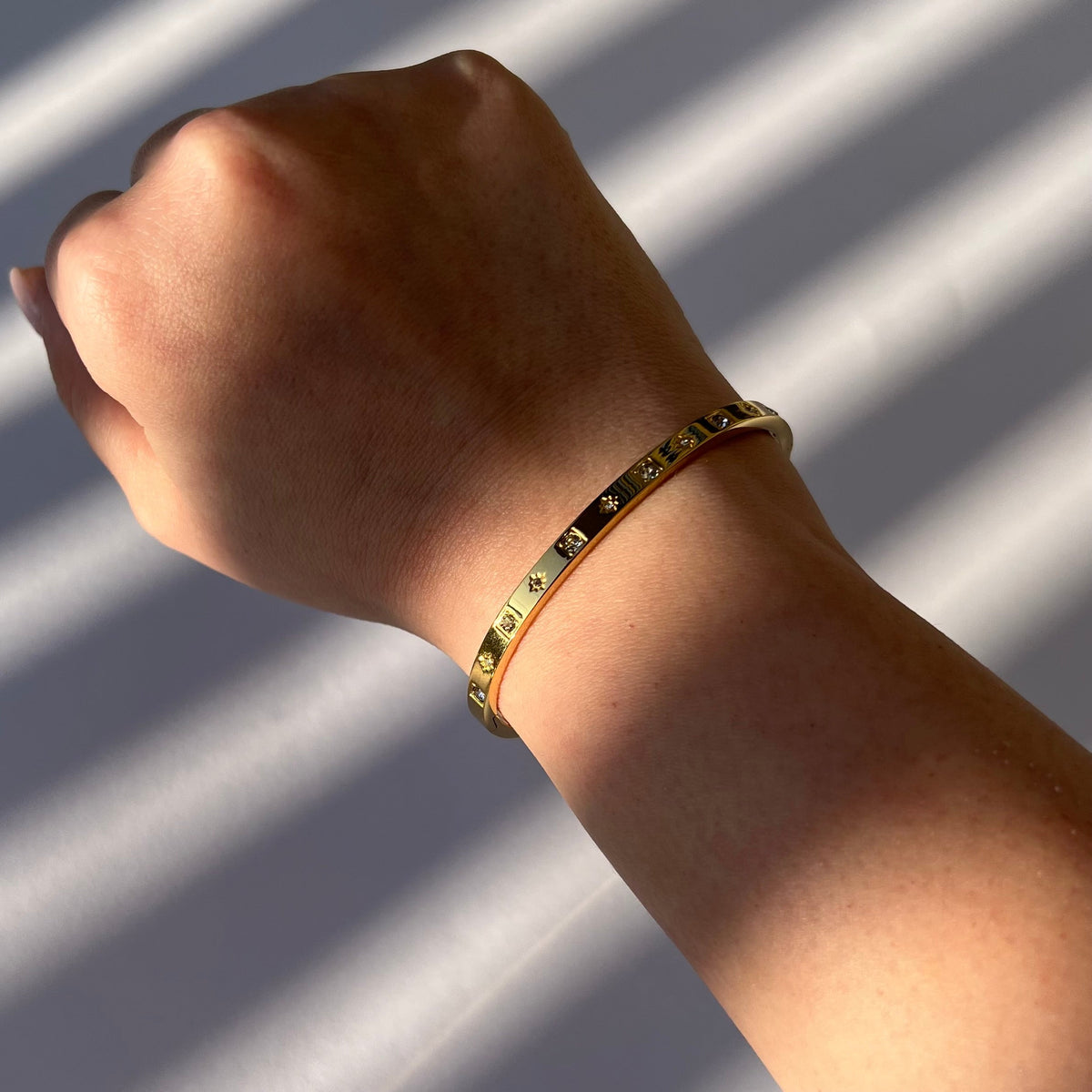 Gold bangle bracelet stacked styling – Vessaly