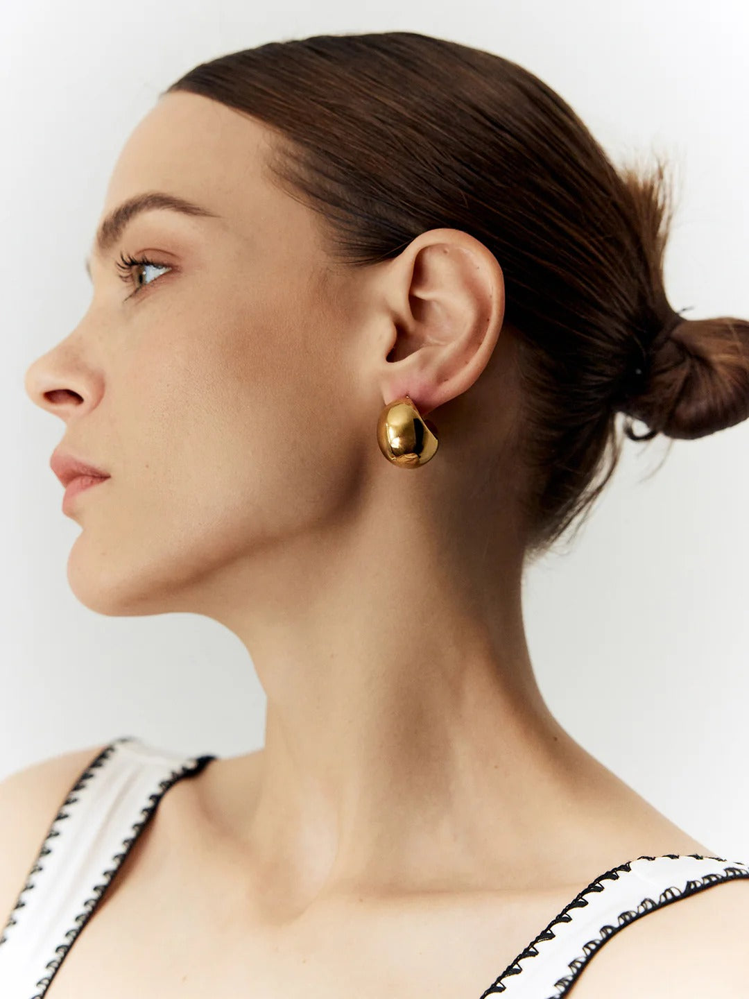 Dome drop earrings worn on the ear – Vessaly