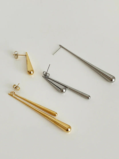 Asymmetrical elongated drop earrings in gold – Vessaly