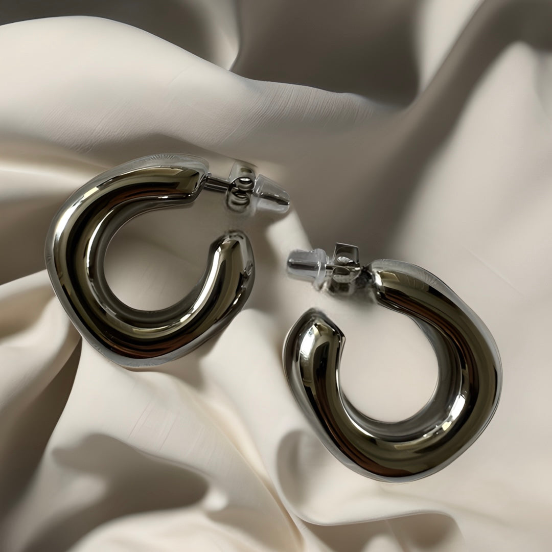Vessaly chunky square stud earrings – packaging detail