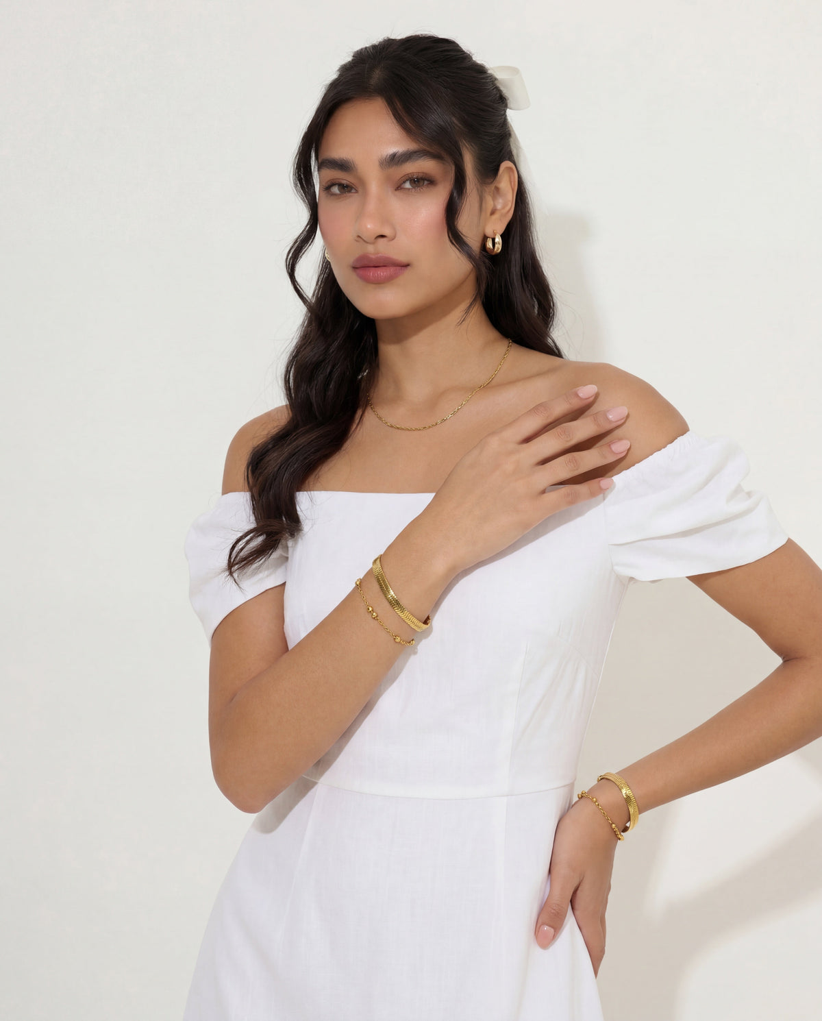 Satellite chain bracelet worn on the wrist – Vessaly