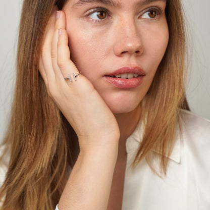 Silver statement ring detail – Vessaly