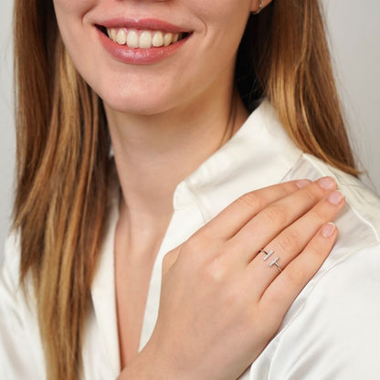 Statement ring worn on the finger – Vessaly