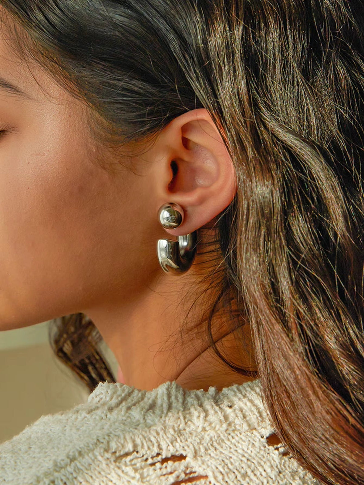 Architectural C hoop earrings pair – Vessaly