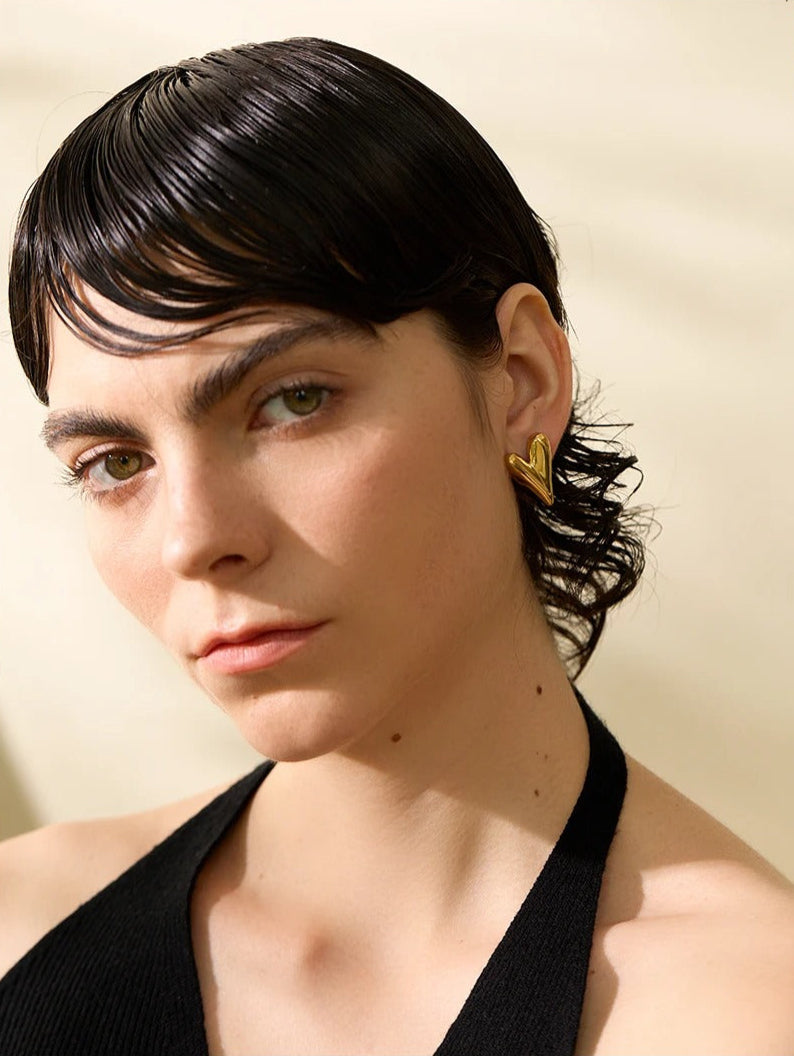 Heart drop earrings worn on the ear – Vessaly