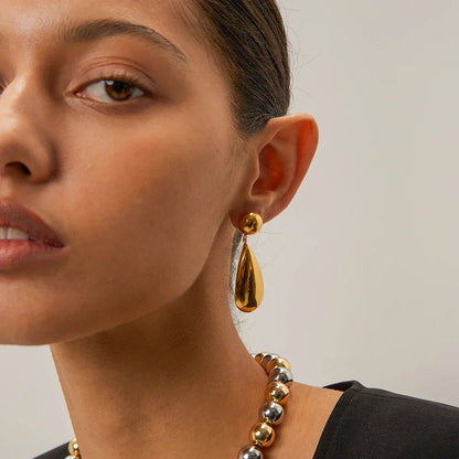 Goccia gold drop earrings on model, 18K gold-plated teardrop earrings