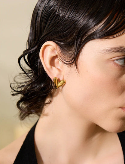 Small heart drop earring detail – Vessaly