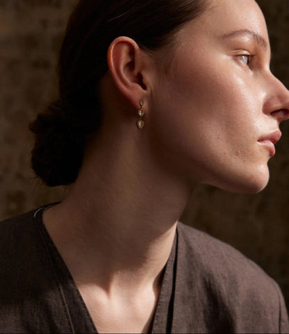 Gold cascading heart drop earrings – side view