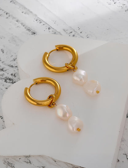 Freshwater pearl drop earrings pair – Vessaly