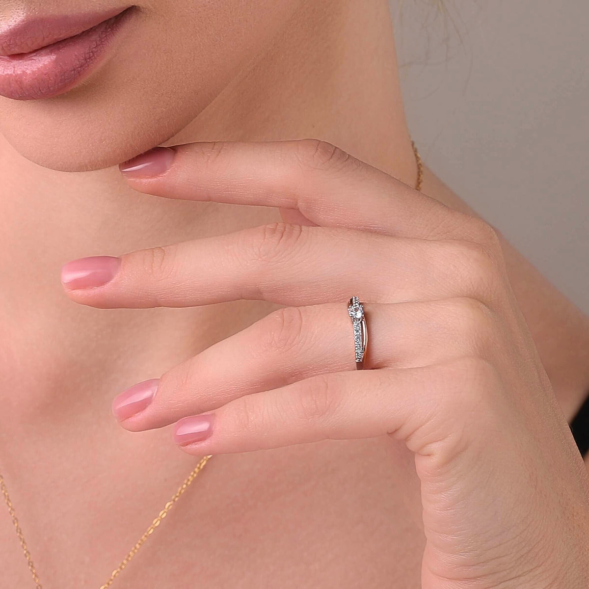 Symbolic wave ring worn on the finger – Vessaly