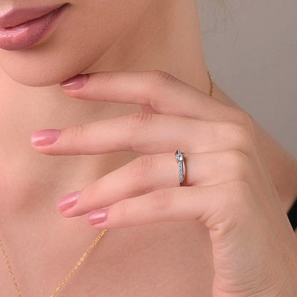 Symbolic wave ring worn on the finger – Vessaly