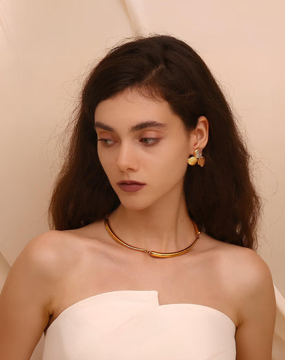 Floral drop earrings worn on the ear – Vessaly